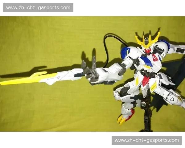 绿茵场上的帝王色与极地之光：当拜仁慕尼黑的铁血意志遇上“芬”式的坚韧美学